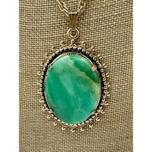 Vintage Avon Necklace Gold Toned Oval Framed Pendant w/ Green Stone - 18" Chain